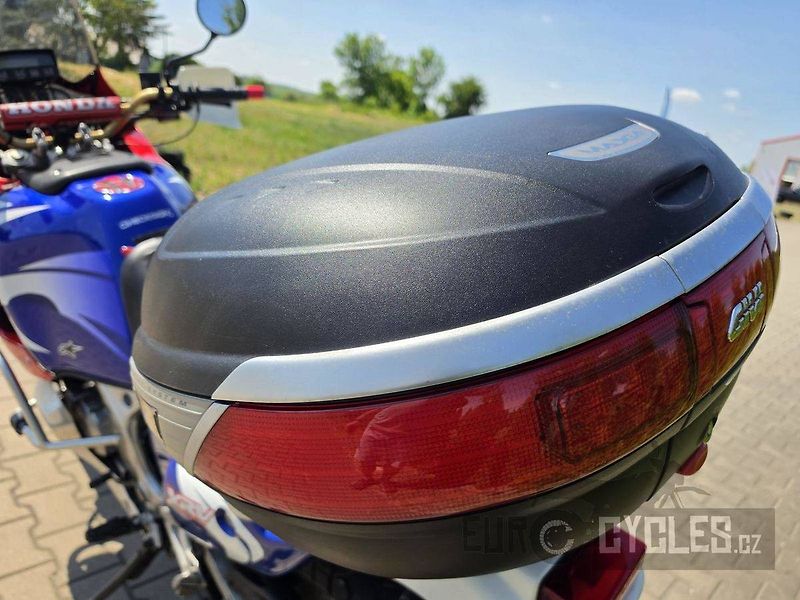 Honda XRV 750 Africa Twin (2001) - fotka 9 z 18