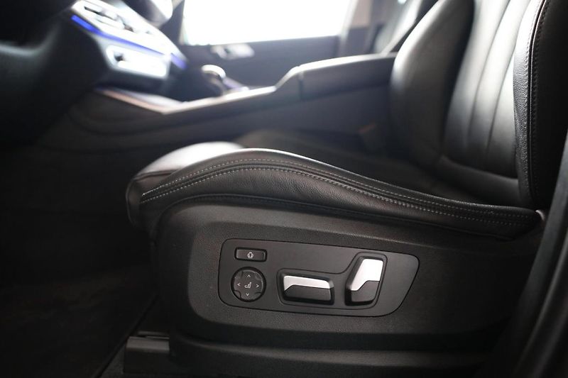 BMW X7 xDrive40i - fotka 26 z 32