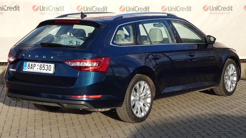 Škoda Superb Combi 2.0 TSI DSG Style - fotka 3 z 24