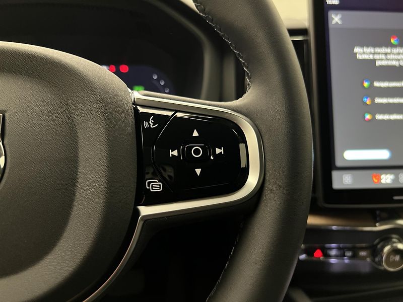 Volvo XC60 (2026) T6 AWD RECHARGE DARK PLUS AUT - fotka 21 z 45