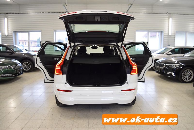 Volvo XC60 2.0 B4 AWD MOMENTUM 2022 - fotka 17 z 54