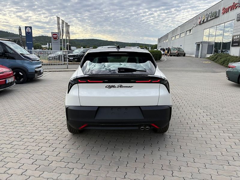 Alfa Romeo Junior (2026) 1.2 Turbo Hybrid 145k eDCT6 - fotka 6 z 16