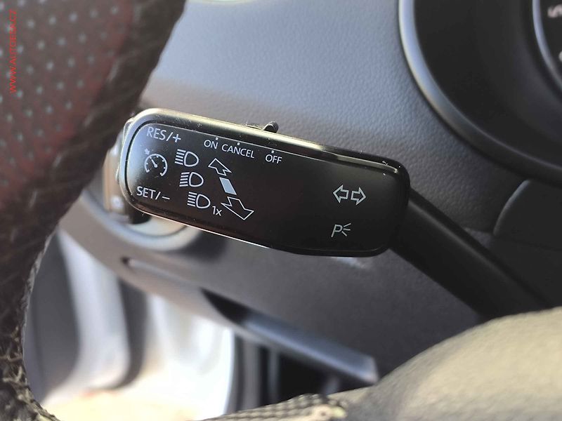 Škoda Octavia (2015) 1.6TDi, ČR, AC, výhřev sed. - fotka 14 z 17