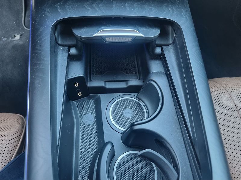 Mercedes-Benz Třídy E E 220 d AMG 4MATIC - fotka 12 z 22