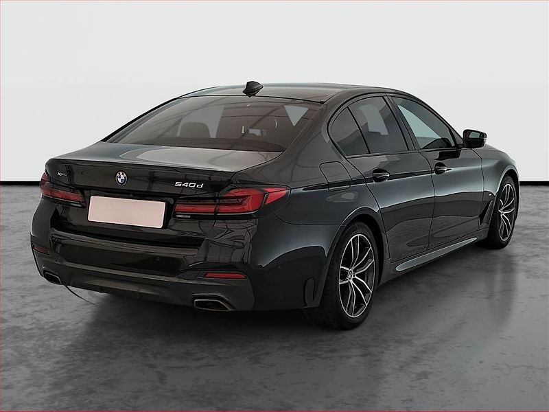 BMW Řada 5 (2021) 540d xDrive - fotka 5 z 16