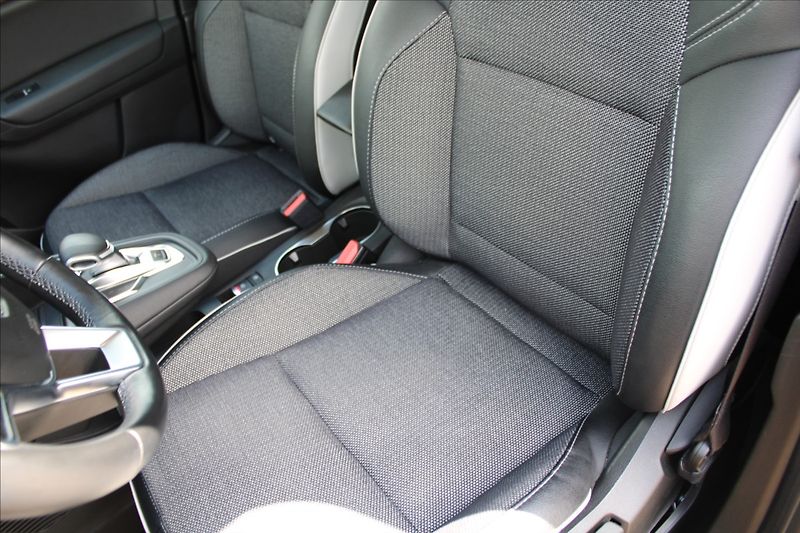 Renault Captur 1,3 TCe  1.MAJ,AUTOMAT,INTENS - fotka 28 z 35