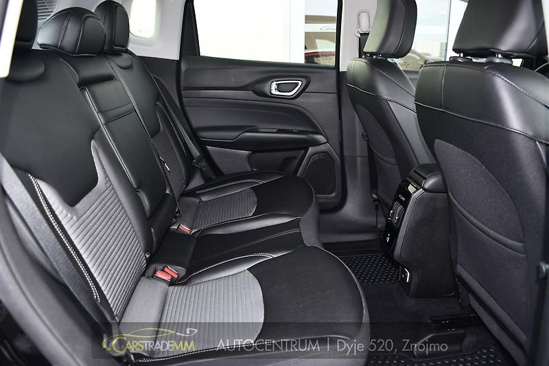 Jeep Compass 1.5l GSE T4 48V e-Hybrid - fotka 19 z 50