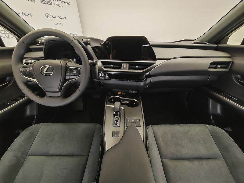 Lexus UX 300h Business TECH - fotka 11 z 36