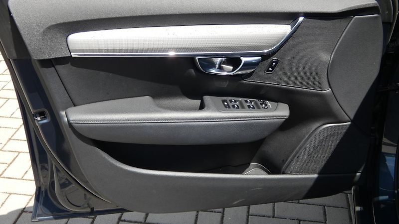 Volvo V90 B4 mHEV AWD aut. Momentum Pro - fotka 8 z 23