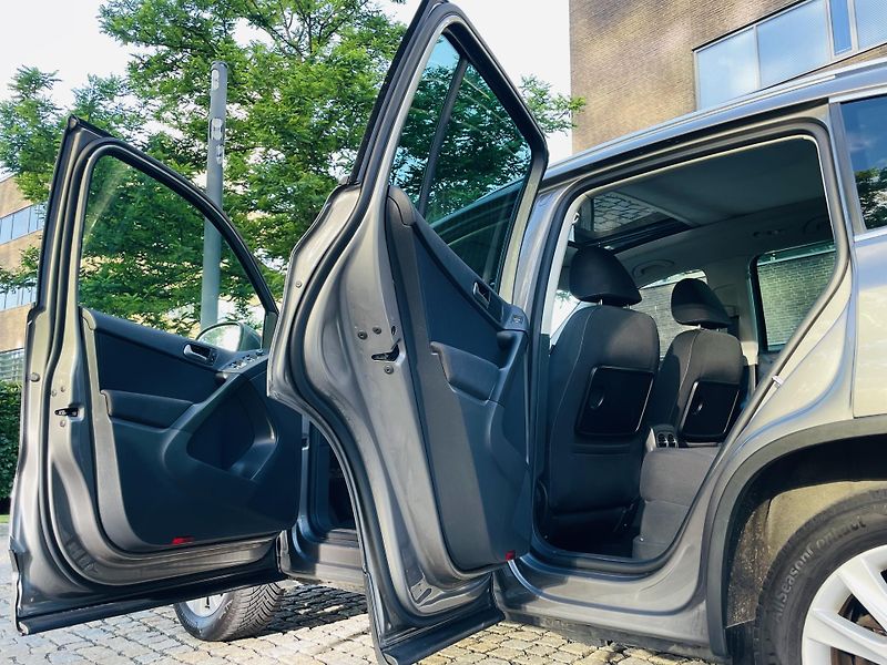 Volkswagen Tiguan 2.0TSI 4x4 AUT SERVISKA VYHŘEV - fotka 25 z 47