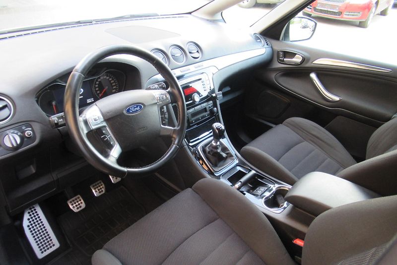 Ford S-MAX 2.0 TDCi AUT. KLIMA TAŽNÉ - fotka 9 z 23