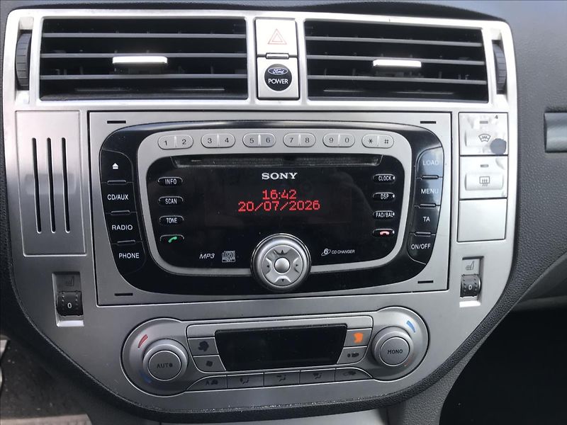 Ford Kuga 2,0   Titanium 4X4 - fotka 10 z 11