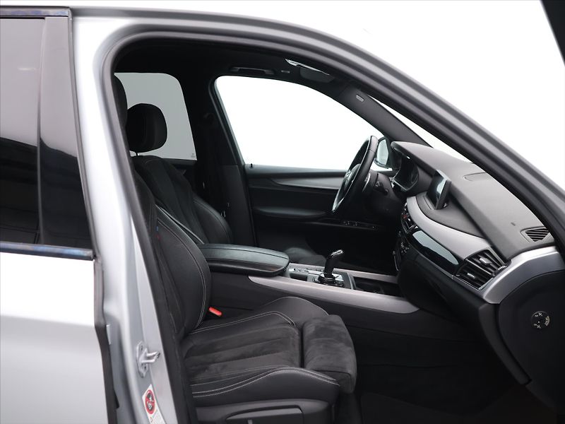 BMW X5 3,0 M50d 280kW CZ - fotka 12 z 35
