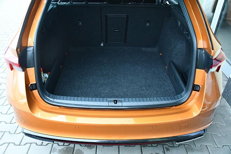 Škoda Octavia 2.0TDi RS DSG 1M ČR - fotka 37 z 39
