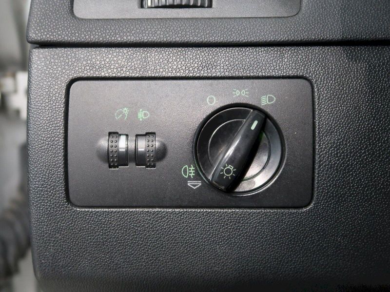 Škoda Fabia (2005) AMBIENTE 1,4i 16V 55KW KLIMA - fotka 15 z 23