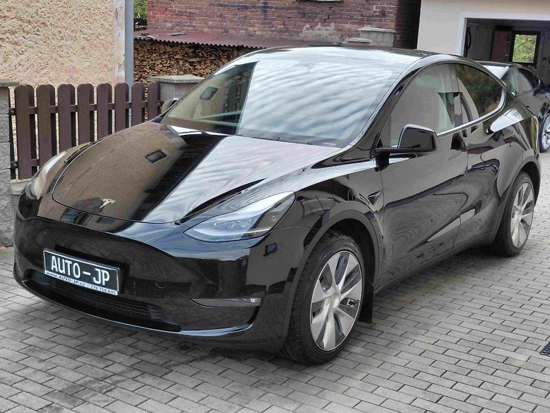Tesla Model Y (2024) AWD Long Range  - fotka 6 z 11