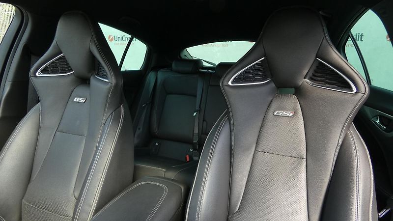 Opel Insignia 2,0 T 4x4 GSi - fotka 7 z 25