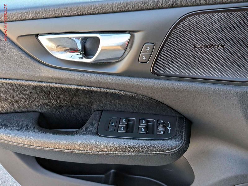 Volvo V60 (2019) 2.0D 4x4, Cross Country, AT - fotka 12 z 16
