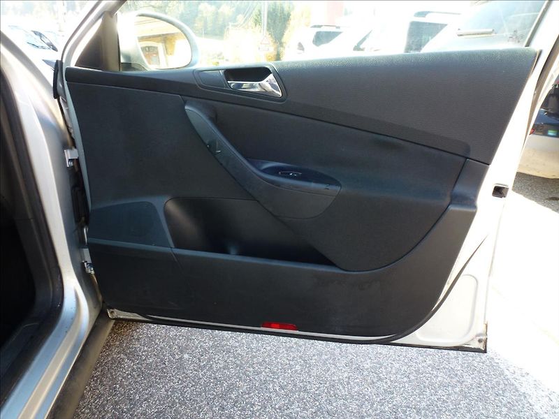 Volkswagen Passat 2,0 TDi  Comfort - fotka 27 z 49