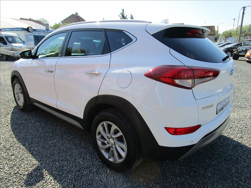 Hyundai Tucson 2.0CRDi 4WD, automat - fotka 6 z 47