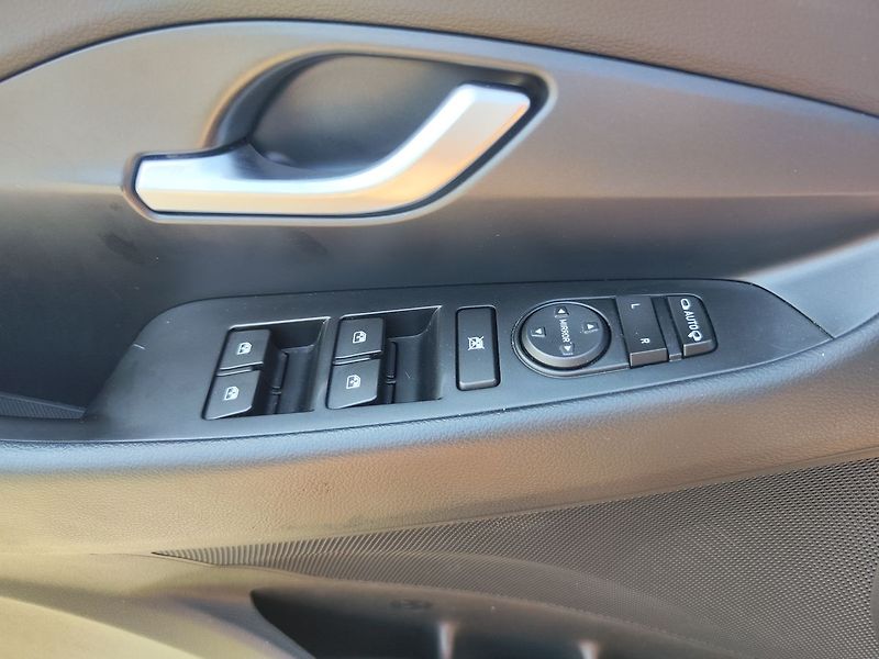 Hyundai i30 1.5 T-GDI/117kW Smart Navi - fotka 31 z 34