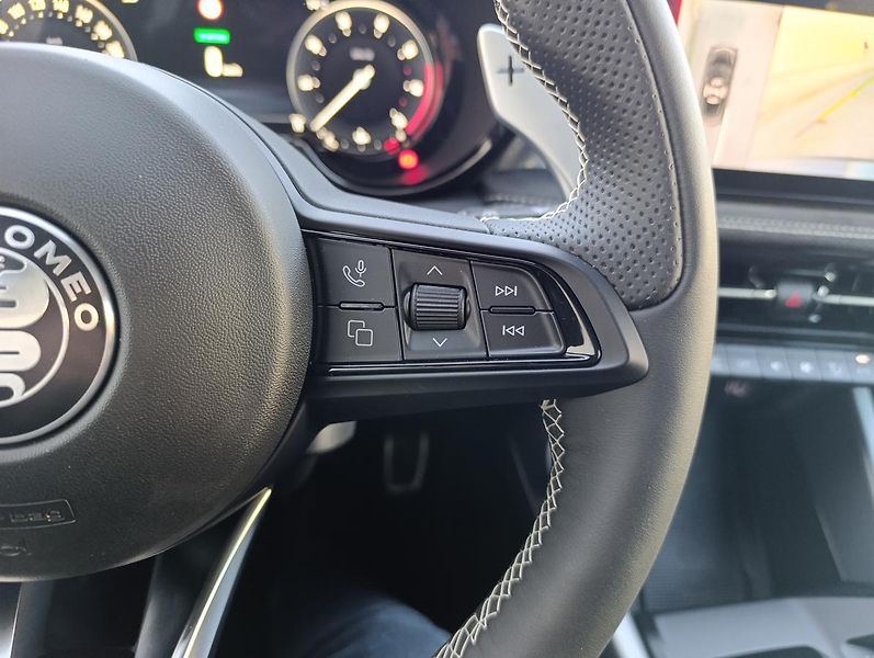 Alfa Romeo Tonale (2026) Sport Speciale 1,5 Ibrida 175k - fotka 37 z 44