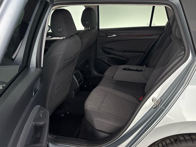 Volkswagen Golf Life DSG - fotka 8 z 29
