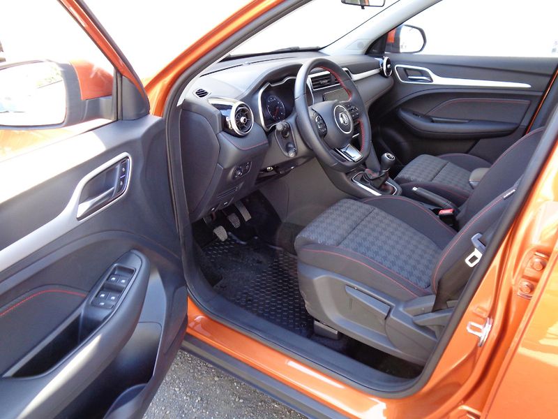 MG ZS 1,5 106 PS, Ess-plus, MÁLO KM! - fotka 10 z 27