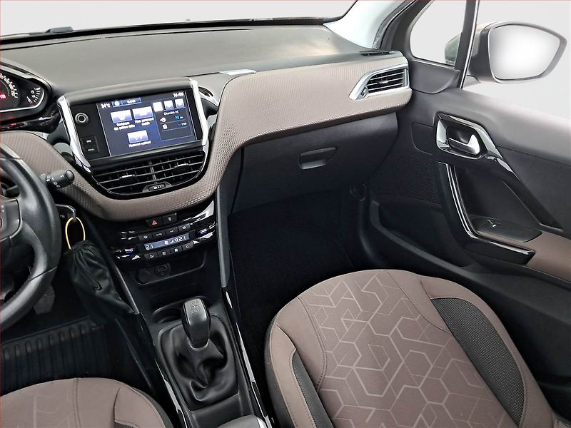 Peugeot 2008 (2015) 1.4 HDi, Tempomat - fotka 8 z 18