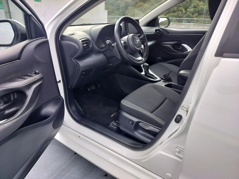 Toyota Yaris 1.5 hybrid - fotka 9 z 26