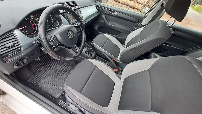 Škoda Fabia 1.0 TSI70 Ambiente+ - fotka 18 z 27