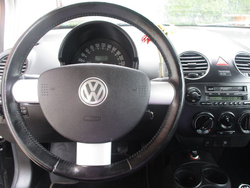 Volkswagen New Beetle 1.6i KLIMA NEHAVAROVANÉ - fotka 16 z 30