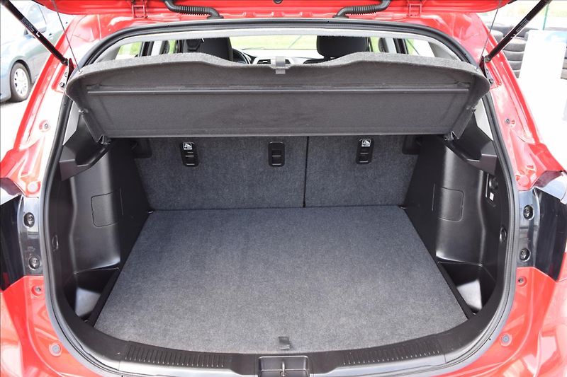 Suzuki SX4 S-Cross 1,6 D 88KW NOVÁ STK TAŽNÉ 4X4 - fotka 21 z 49