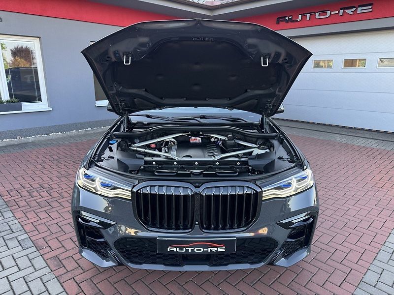 BMW X7 (2021) xDrive 40d M-Paket Pano - fotka 34 z 49