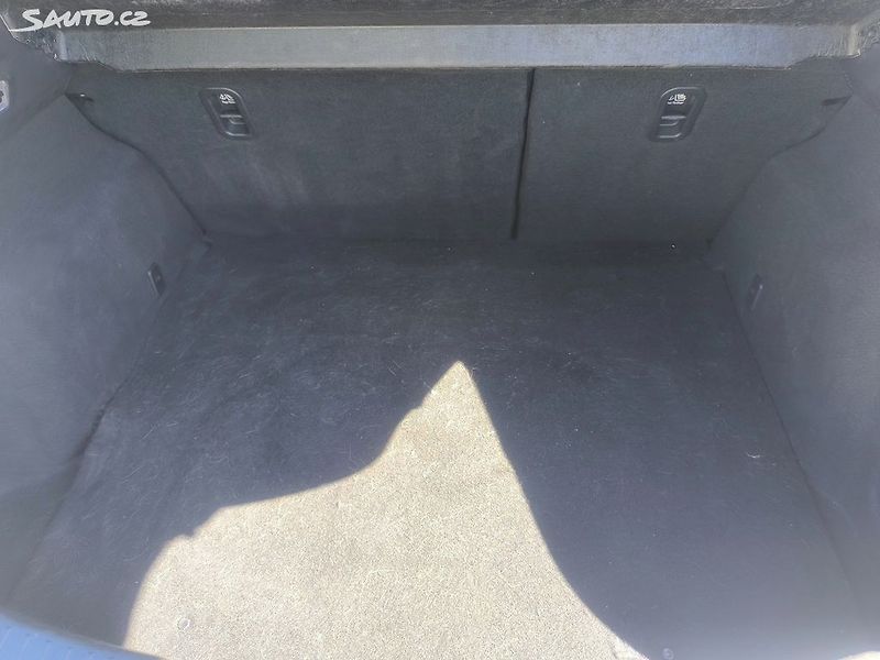 Mazda 3 20i,KRÁSNÁ,100KM,SERVISKA,1MAJ - fotka 7 z 27