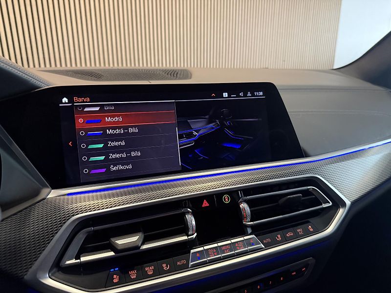 BMW X5 M50d HUD Vzduch H/K Tažné CZ - fotka 42 z 46