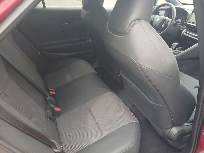 Toyota C-HR 2.0 PHEV Executive - fotka 8 z 10