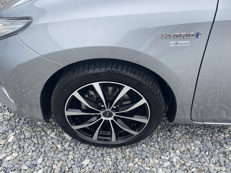 Toyota Auris 1.8i 16v HYBRID AUT SERVIS TOP - fotka 16 z 172
