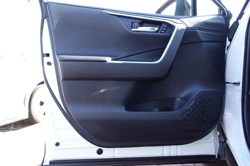 Toyota RAV4 2,5 PHEV Plug-in Selection VIP - fotka 9 z 38