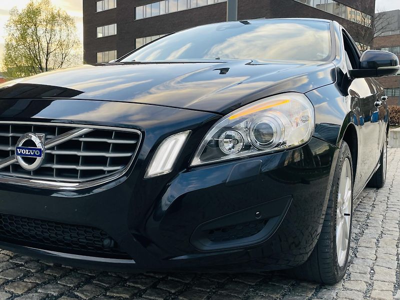 Volvo V60 2.4D5 MANUÁL VÝHŘEV SERVISKA - fotka 43 z 44