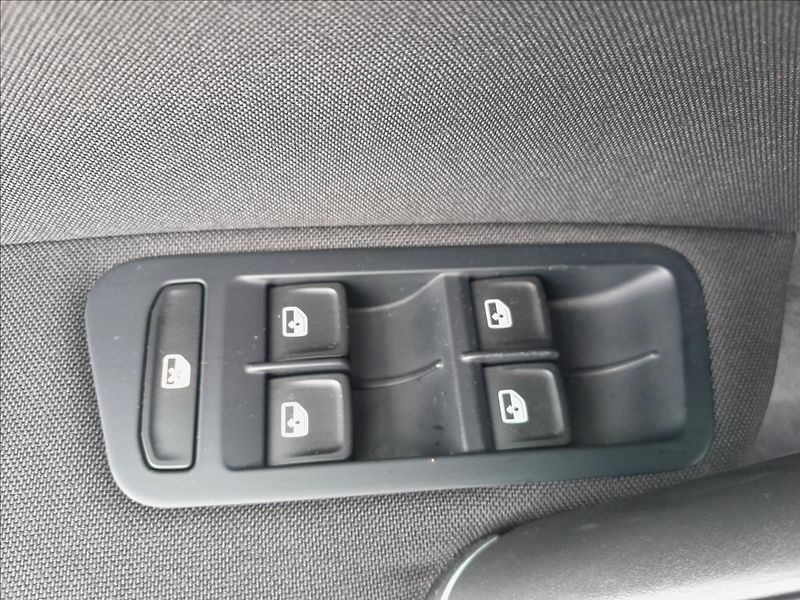 Volkswagen Golf VII 1,2 TSI 81kW LOUNGE - fotka 22 z 60