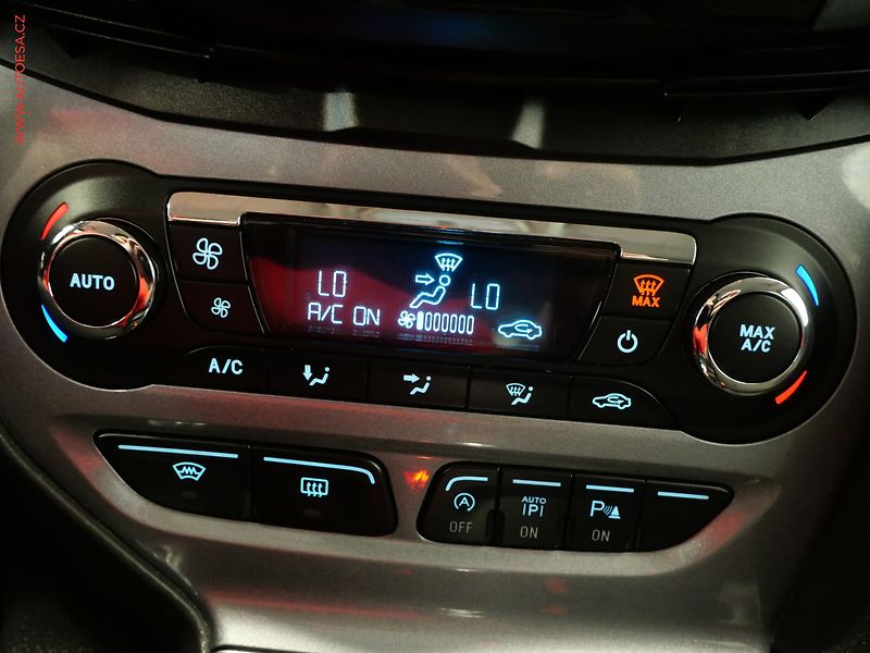 Ford Focus (2012) 1.0 EB, Klima - fotka 18 z 20