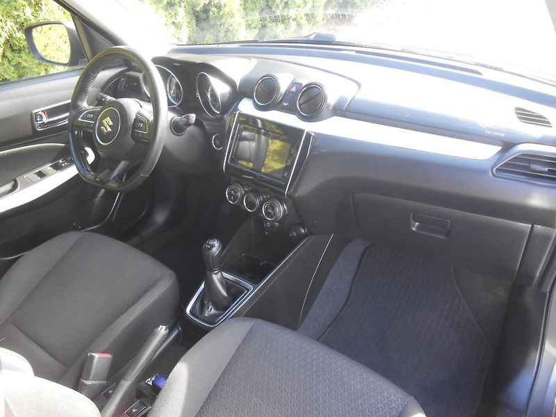 Suzuki Swift 1.0SHVS-HYBRID,KAMERA,LED - fotka 17 z 38