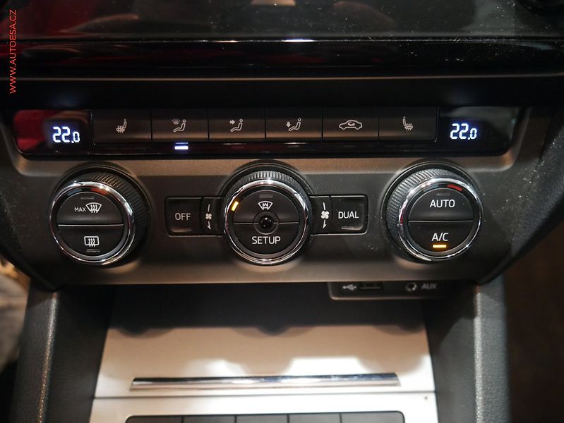 Škoda Octavia (2014) 2.0 TDi, ČR, DSG - fotka 16 z 19