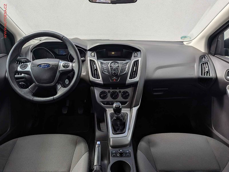 Ford Focus (2011) 1.6 i, AC, výhřev sed - fotka 8 z 16