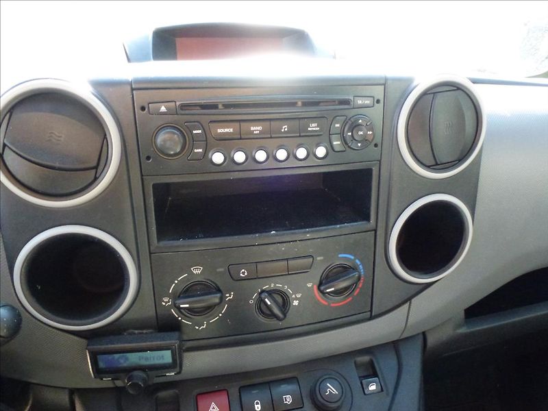 Citroën Berlingo 1,6 HDi 75 L1 X Střešní zahrád - fotka 24 z 40