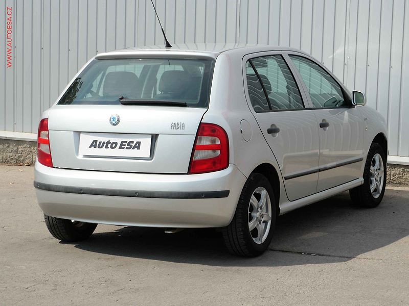 Škoda Fabia (2004) 1.4 MPi, 2.maj,ČR, Park čidla - fotka 4 z 16