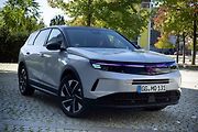 Opel Grandland se světlomety s umělou inteligencí.