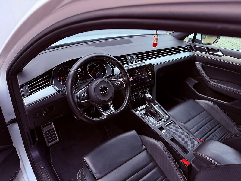 Volkswagen Passat 2.0 TDi DSG R-Line, ČR - fotka 15 z 26