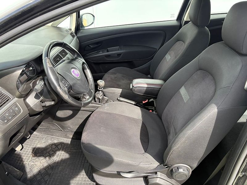 Fiat Punto 1.4i, 57kW, Klima - fotka 5 z 15